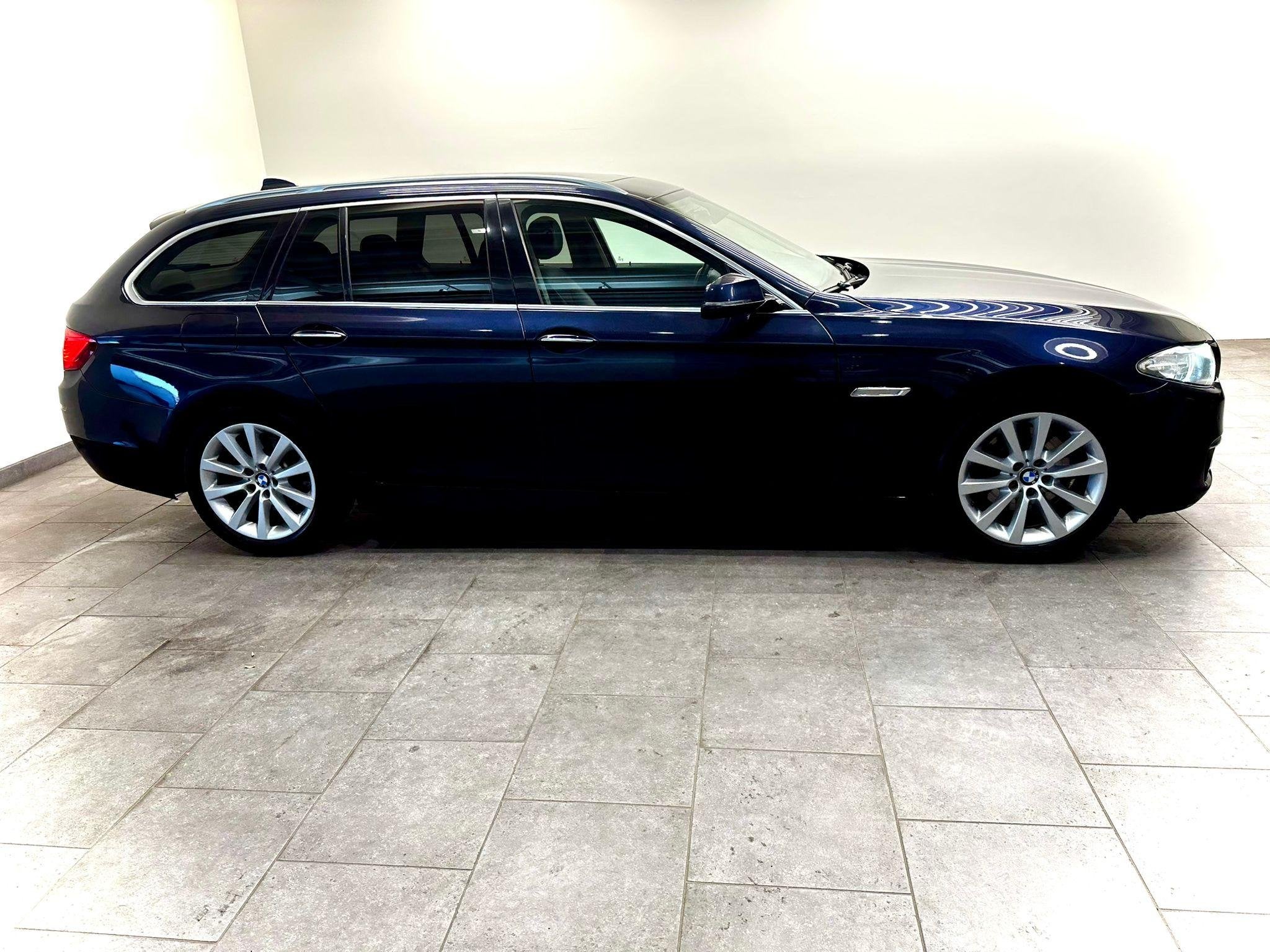 BMW 5-serie Touring 520i Last Minute Edition, Auto's, BMW, Automaat, Gebruikt, 4 cilinders, 2000 kg