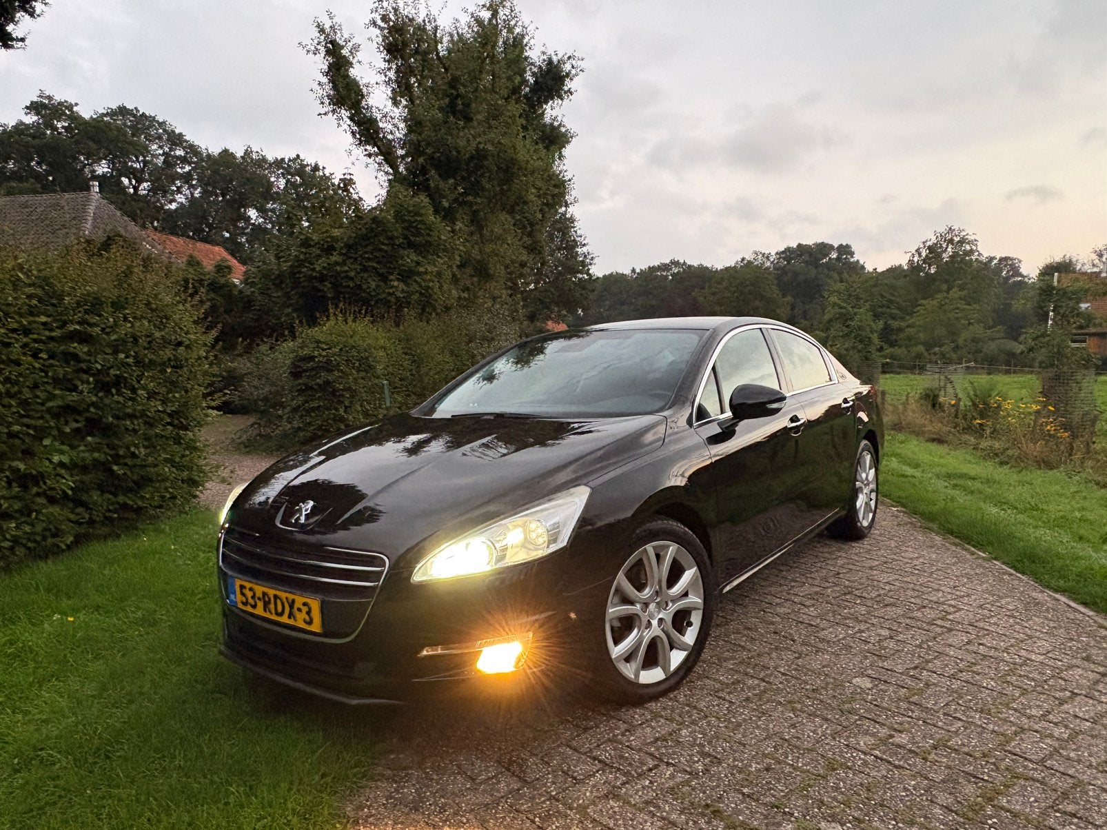 Peugeot 508 1.6 AUT 2011 CARPLAY | BOMVOL OPTIES | NETJES, Zwart, Zwart, 75 €/maand, Particulier