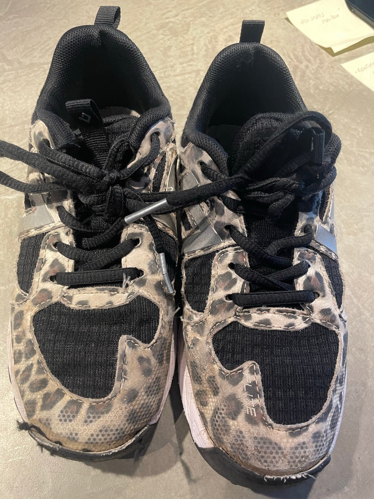 Hockeyschoenen mt 34 - met Luipaardprint - Maat 33, Kinderen en Baby's, Kinderkleding | Schoenen en Sokken, Ophalen, Gebruikt