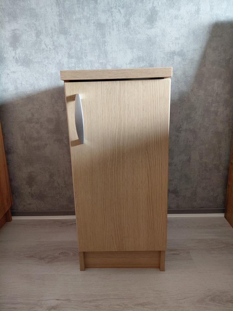 Zo goed als nieuw smal nachtkastje, Huis en Inrichting, Slaapkamer | Nachtkastjes, Ophalen, Minder dan 45 cm, 55 tot 70 cm, Zo goed als nieuw