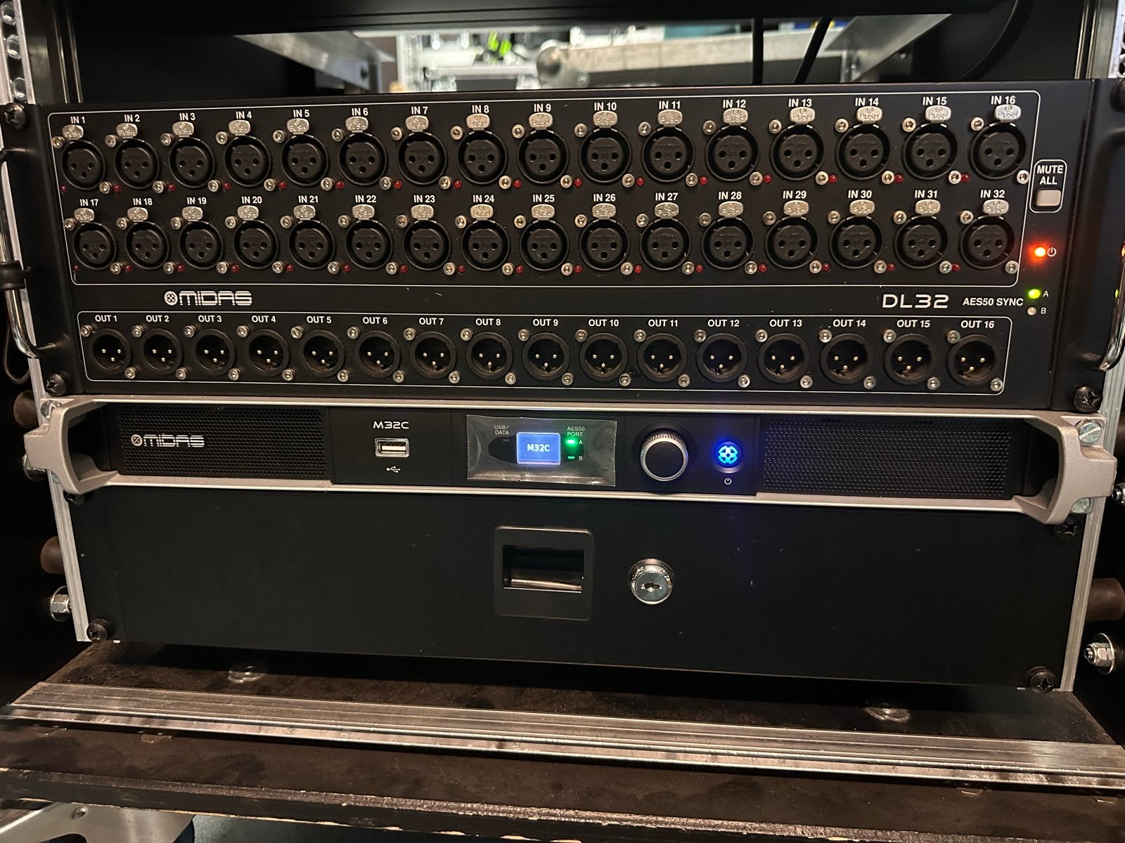 Midas M32C, Ophalen of Verzenden, Gebruikt, 20 kanalen of meer, Microfooningang