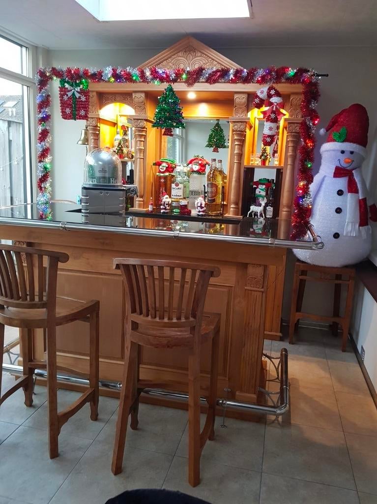 Complete bar met achterkast, granieten blad en 4 krukken, Ophalen of Verzenden, Gebruikt, Inclusief barstoelen