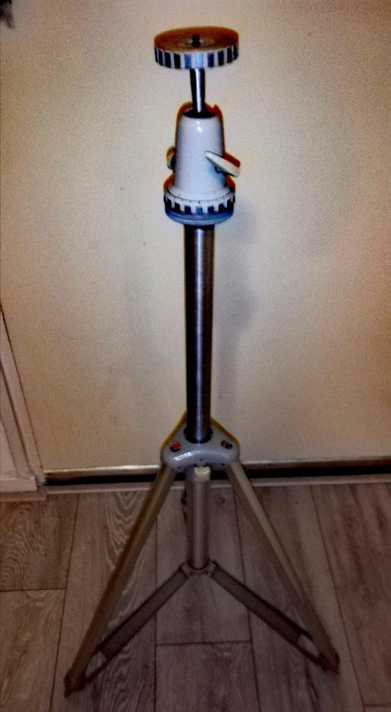 Linhof statief met balhoofd en nivellering schijf., Gebruikt, 150 tot 175 cm, Met balhoofd, Ophalen of Verzenden