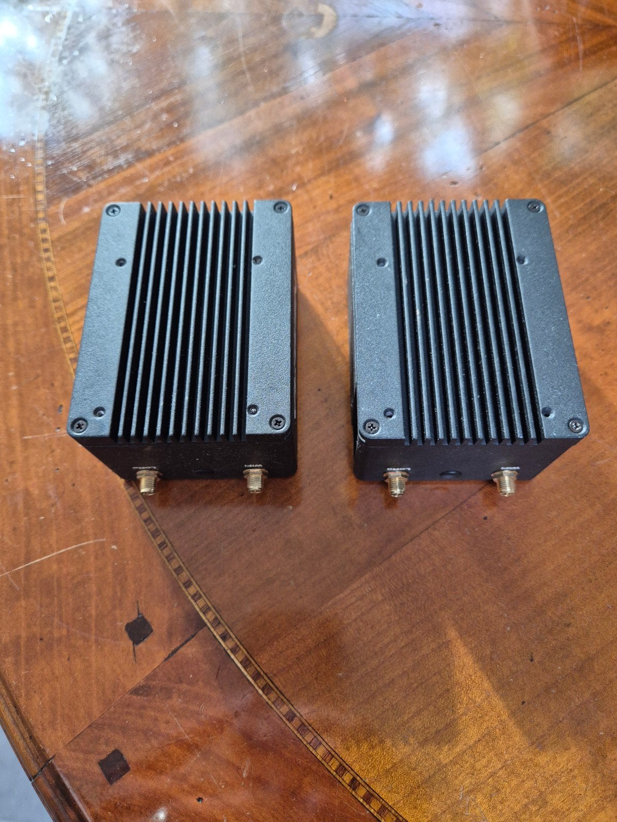 Nebra Helium Hotspot Miners (2 stuks), Ophalen of Verzenden, Gebruikt, Zender en Ontvanger