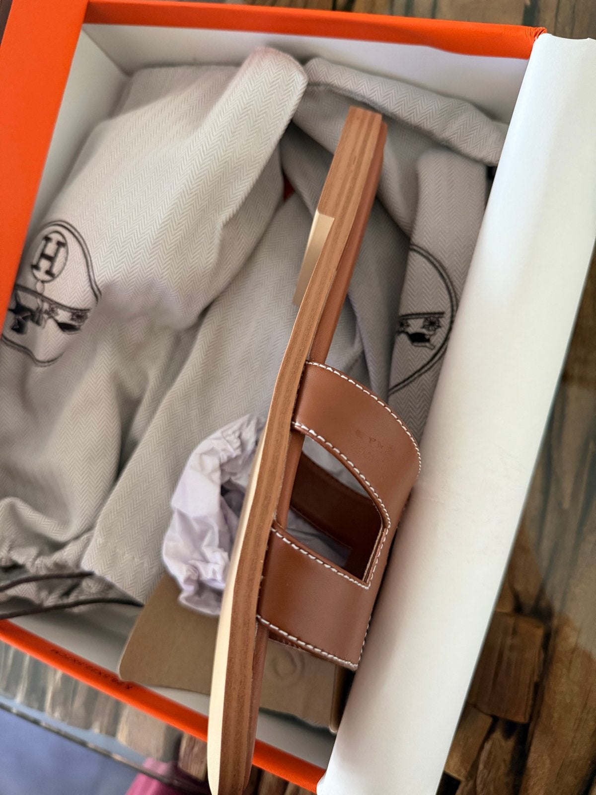 Hermès Oran Sandalen - Nieuw in doos - 1 op 1, Kleding | Dames, Schoenen, Ophalen, Nieuw, Bruin, Slippers