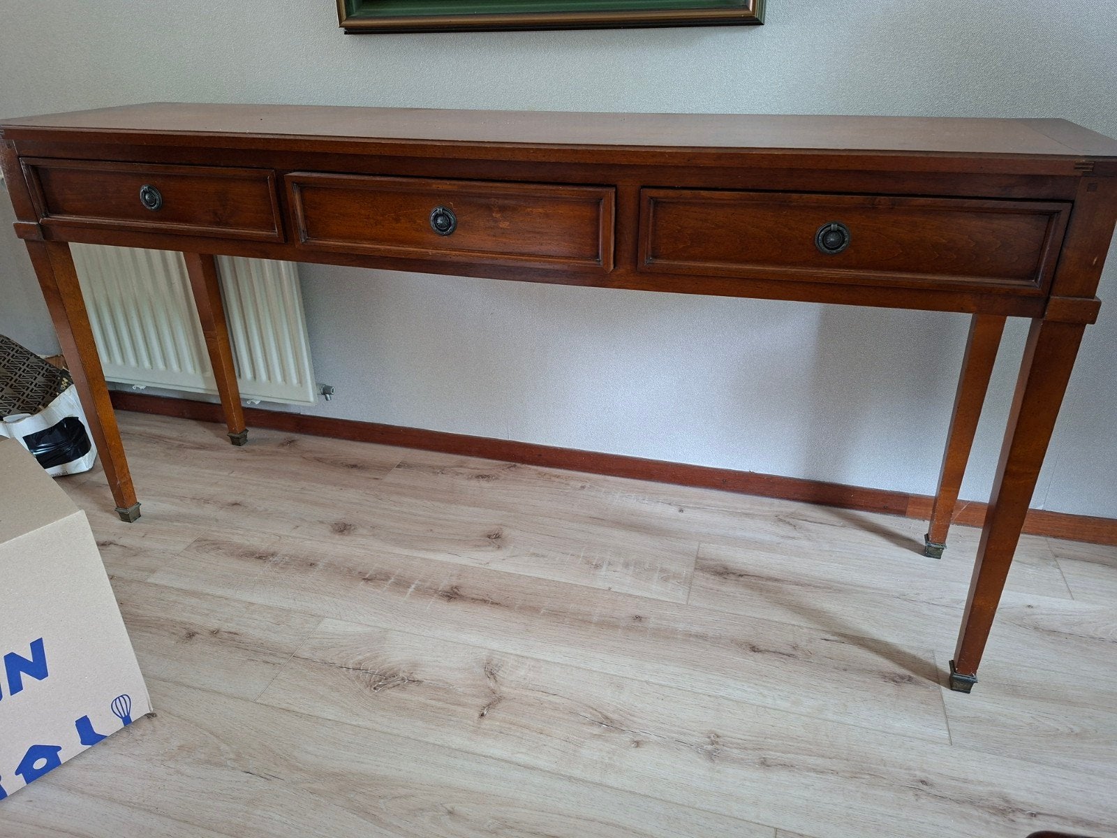 Klassieke houten sidetable met 3 lades, Ophalen