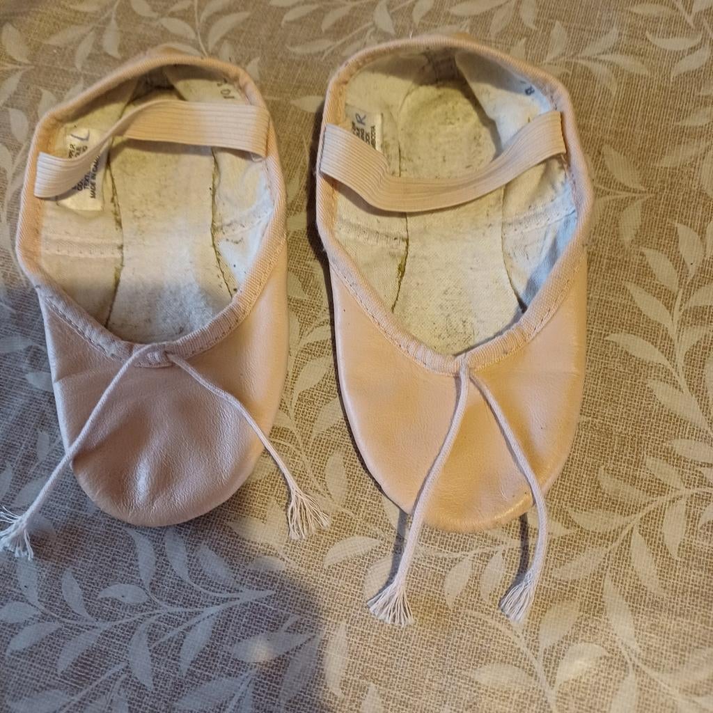 Ballet schoenen maat 30, 31., Sport en Fitness, Ballet, Ophalen of Verzenden, Zo goed als nieuw, Schoenen