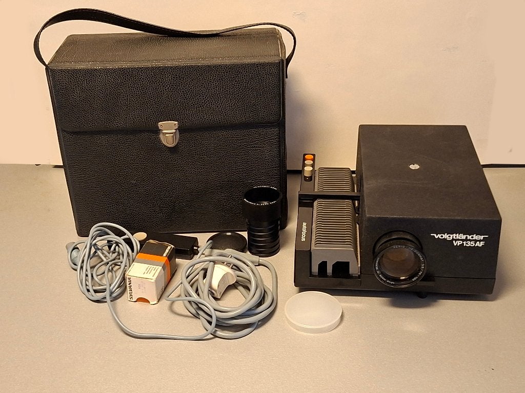 Autofocus diaprojector Voigtländer VP135 AF, Audio, Tv en Foto, Diaprojectors, Ophalen, Gebruikt