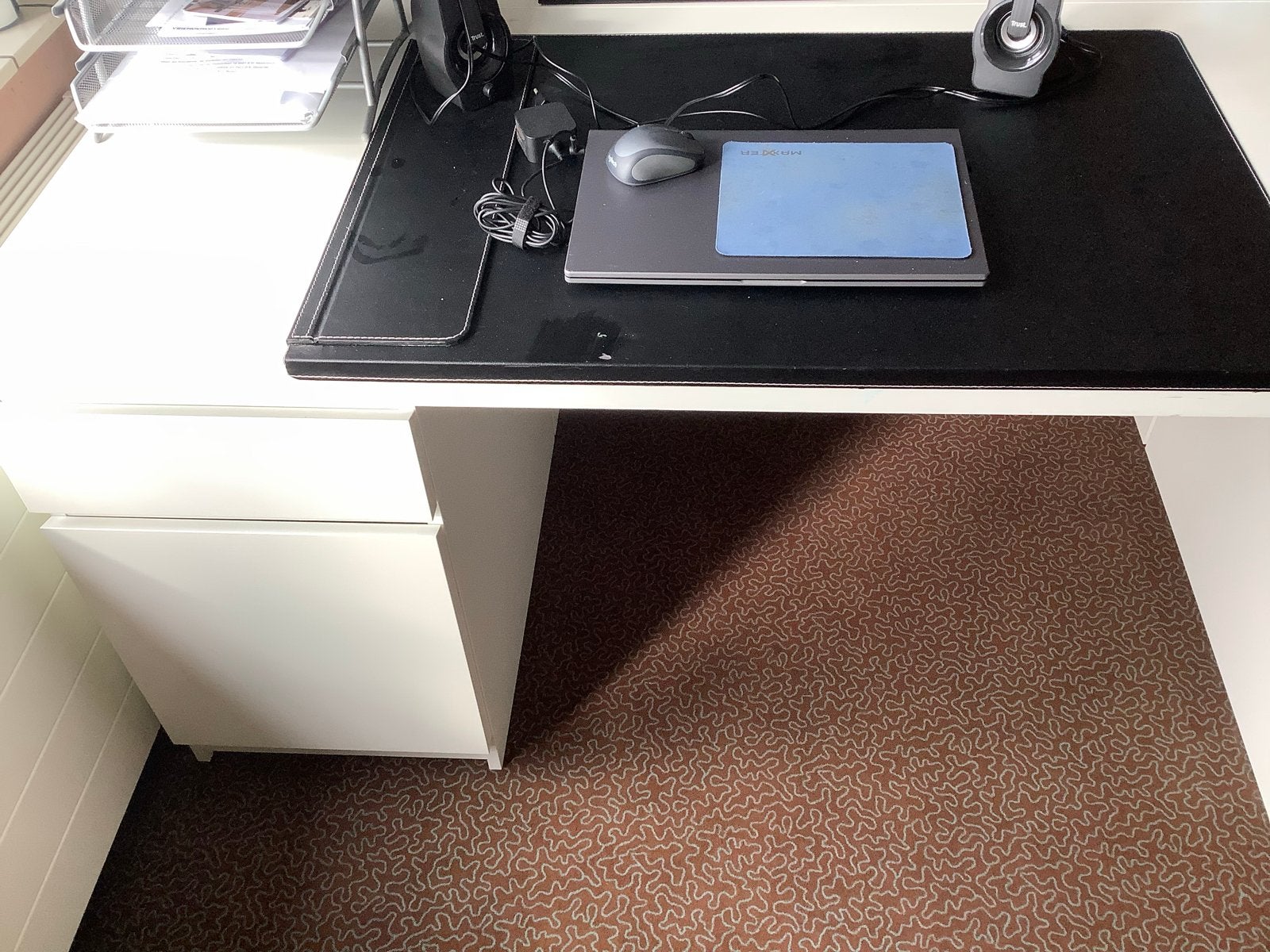Bureau Ikea met bureaustoel, Ophalen, Scandinavisch, 65 cm, Zo goed als nieuw