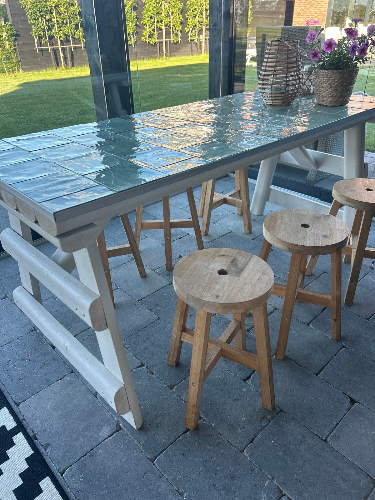 Witte hardhouten tafel met groene tegeltjes op blad, Ophalen, Gebruikt, Rechthoekig, Hout