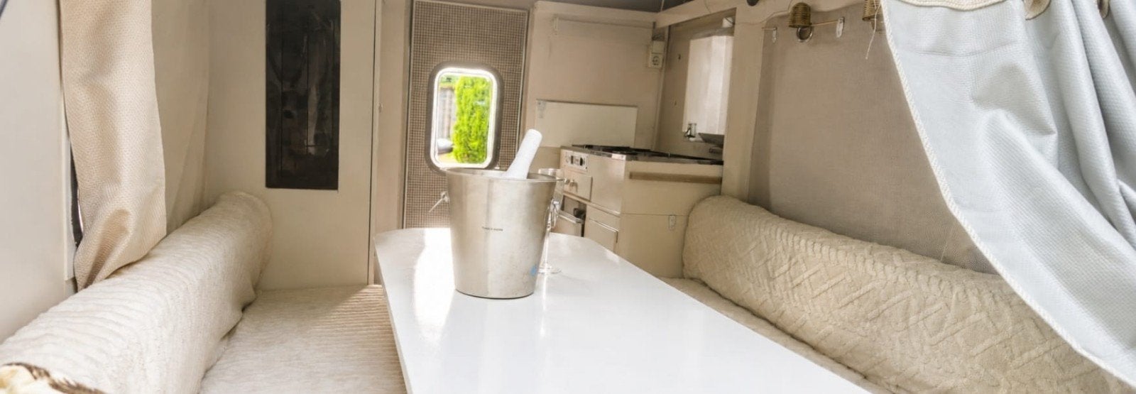Kip KK300 - Retro en lichtgewicht caravan, Ophalen
