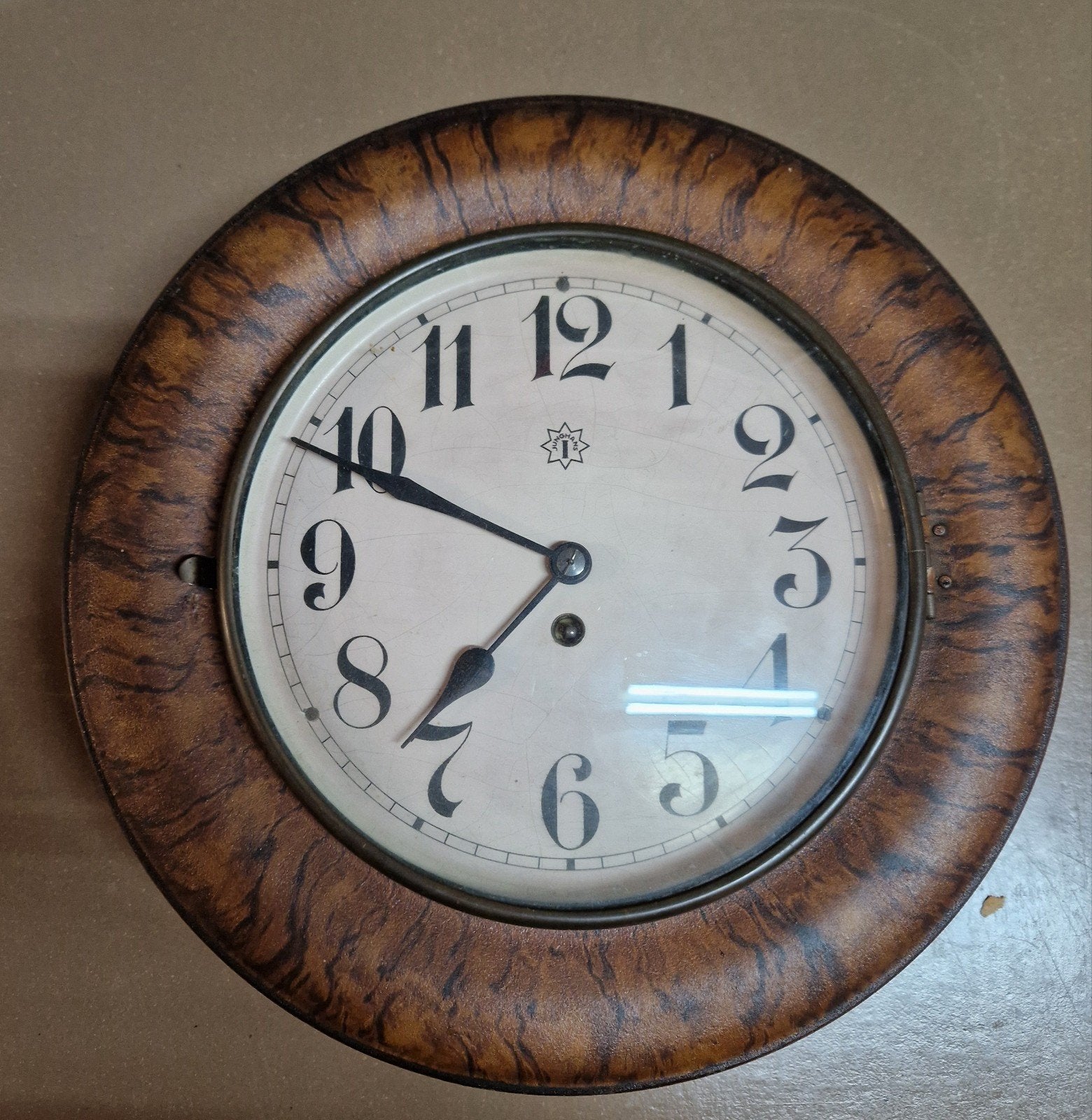 Zeldzame Junghans Blikken Wandklok met Houtnerf (1910-1940), Ophalen of Verzenden