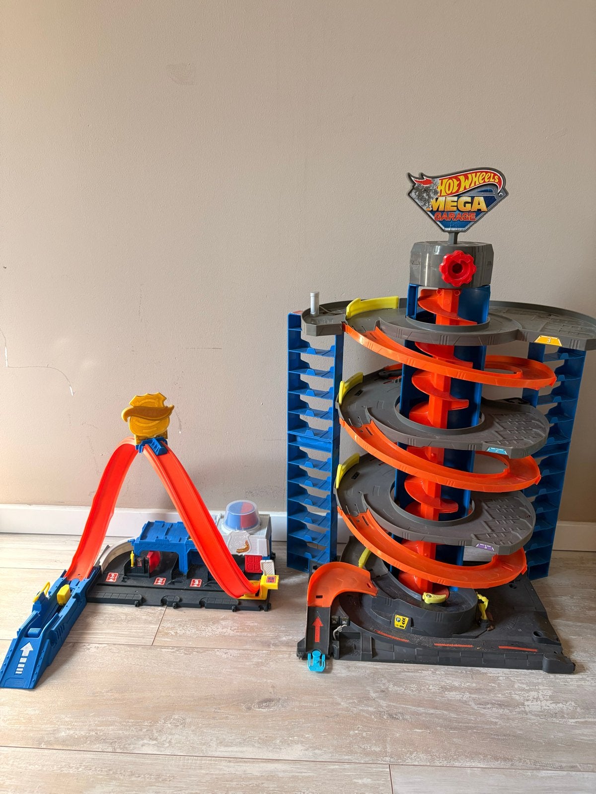 Hot Wheels Mega Garage en Wasstraat Speelset, Ophalen, Gebruikt