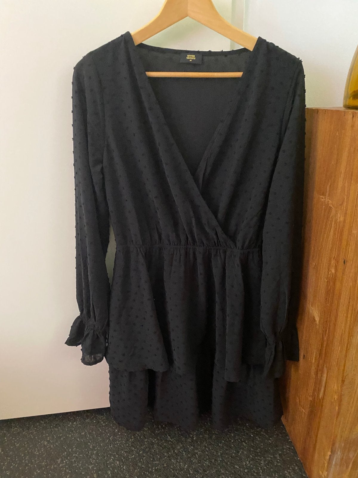 Zwarte jurk met lange mouwen en stippen - Seven Sisters, Kleding | Dames, Maat 38/40 (M), Zwart, Nieuw, Ophalen of Verzenden