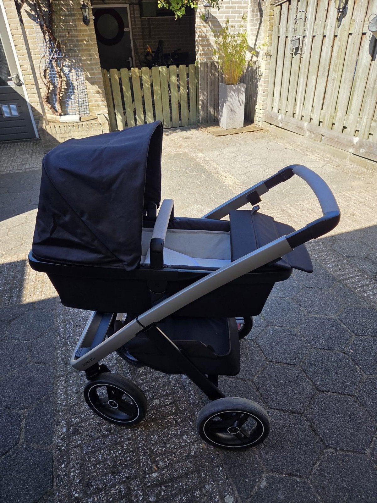 Dubatti Two kinderwagen met reiswieg en autostoeltje, Kinderen en Baby's, Kinderwagens en Combinaties, Ophalen