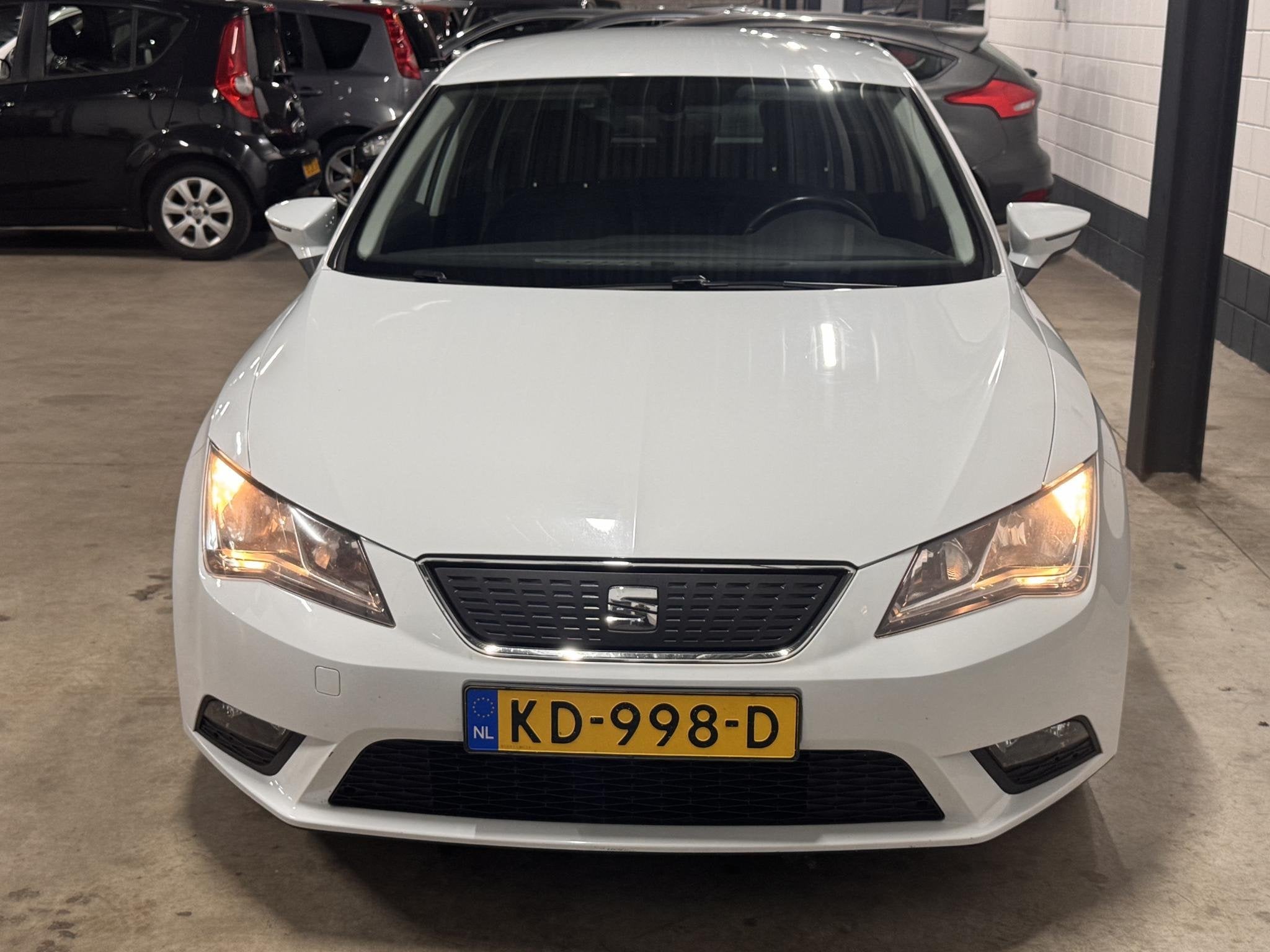 SEAT Leon 1.0 EcoTSI Style Connect Vol Jaar APK, Voorwielaandrijving, Stof, Gebruikt, Leon