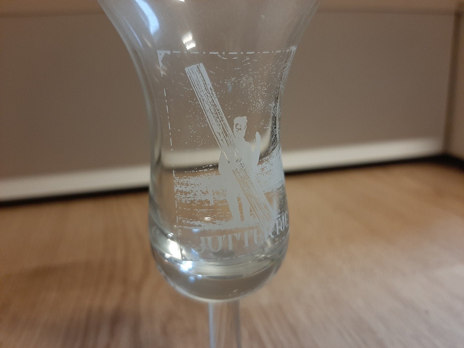 Juttertje glas glaasje, Ophalen of Verzenden