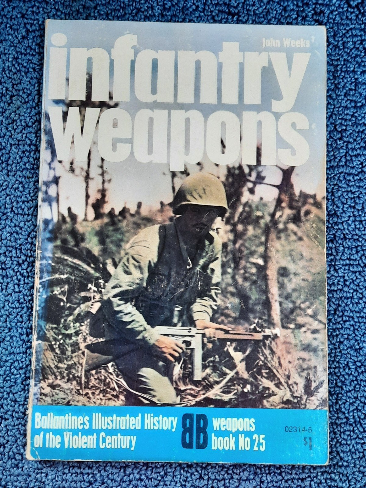 Infantry Weapons - Ballantine's Illustrated History, Ophalen of Verzenden, Landmacht, John Weeks, Tweede Wereldoorlog