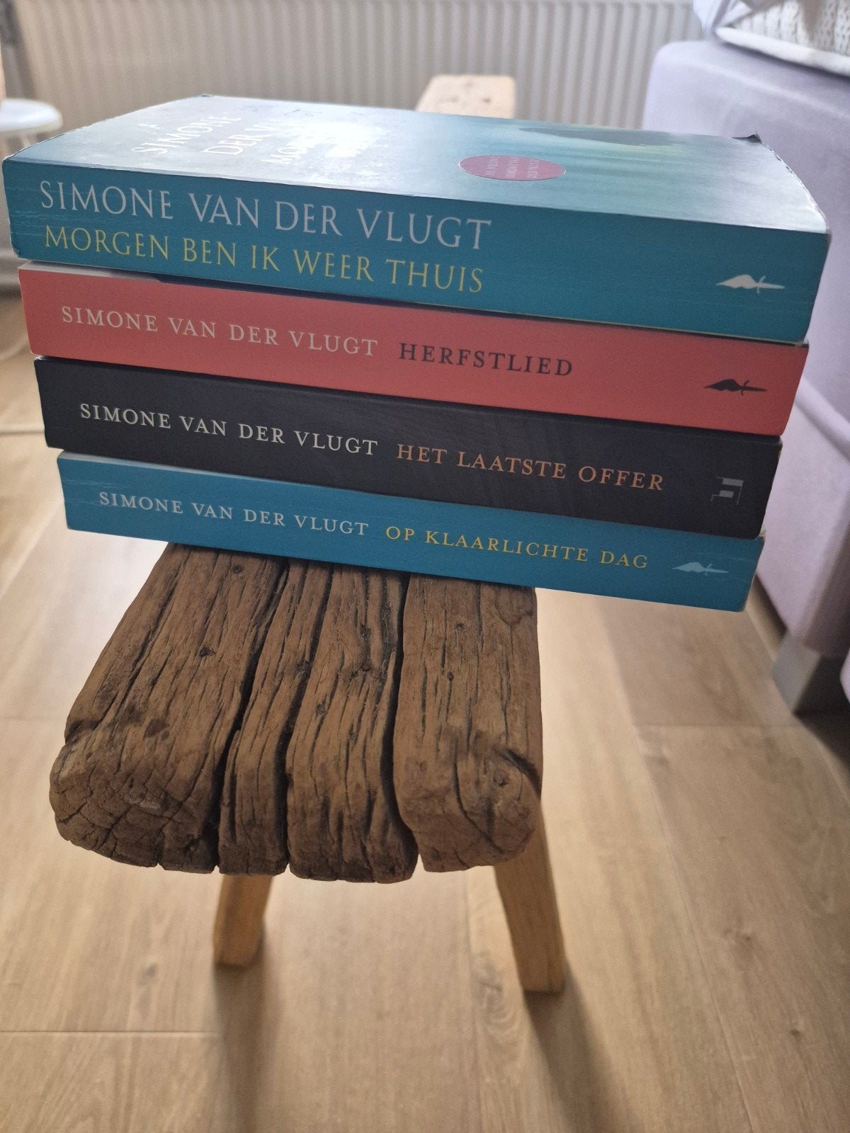 4 literaire thrillers van Simone Van Der Vlugt, Ophalen of Verzenden, Gelezen