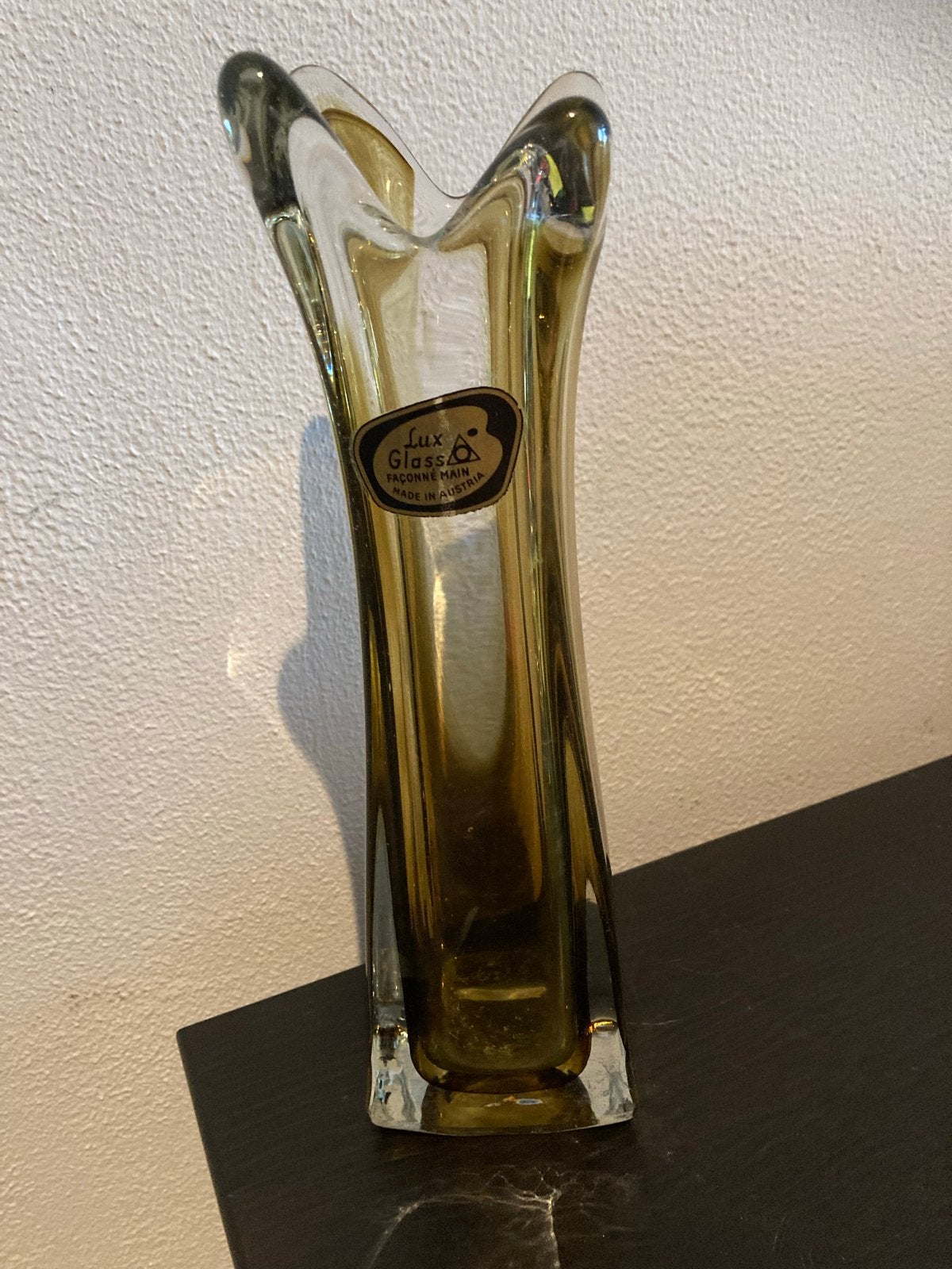 Vintage Lux Glass Wenen vaasje rookkleurig 25cm jaren 50/60, Ophalen of Verzenden