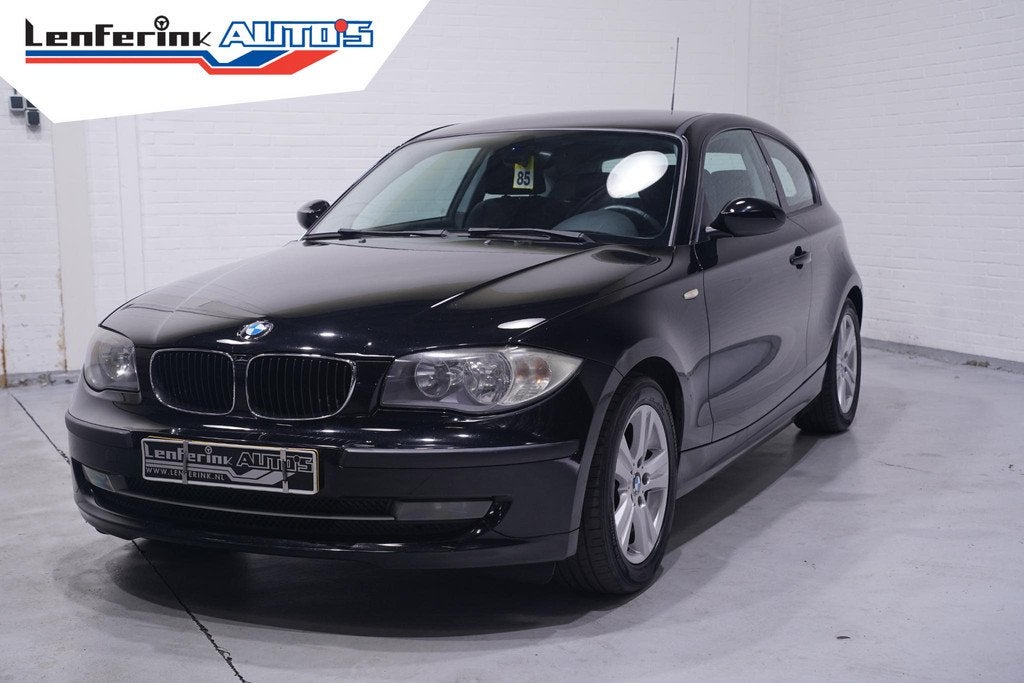 BMW 1-serie 116i Business Line airco sportstoelen stuurbedie, Auto's, 1-Serie, Euro 5, Zwart, 4 cilinders