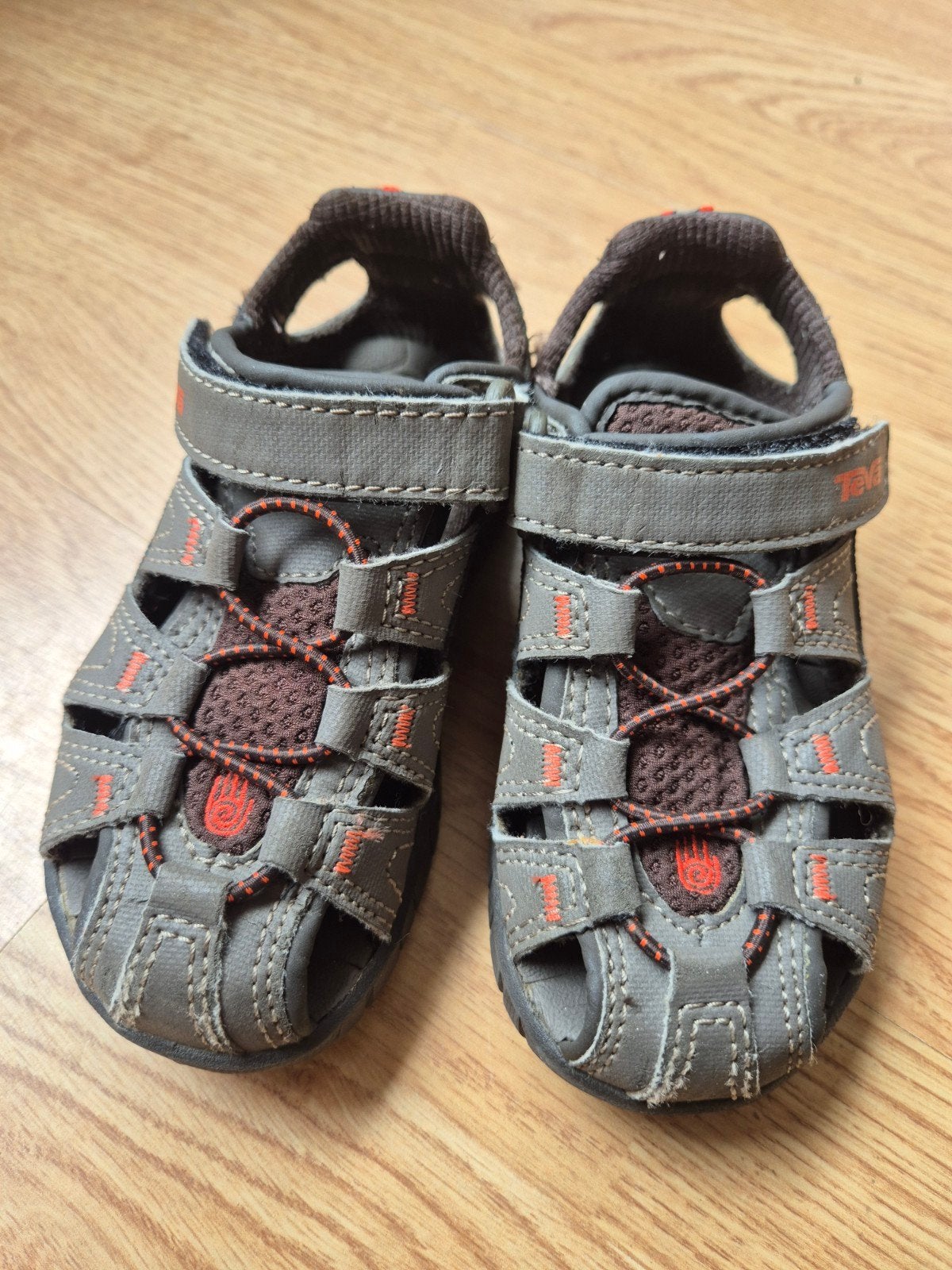 Teva sandalen maat 26 voor jongens of meisjes, Kinderen en Baby's, Kinderkleding | Schoenen en Sokken, Gebruikt, Jongen of Meisje