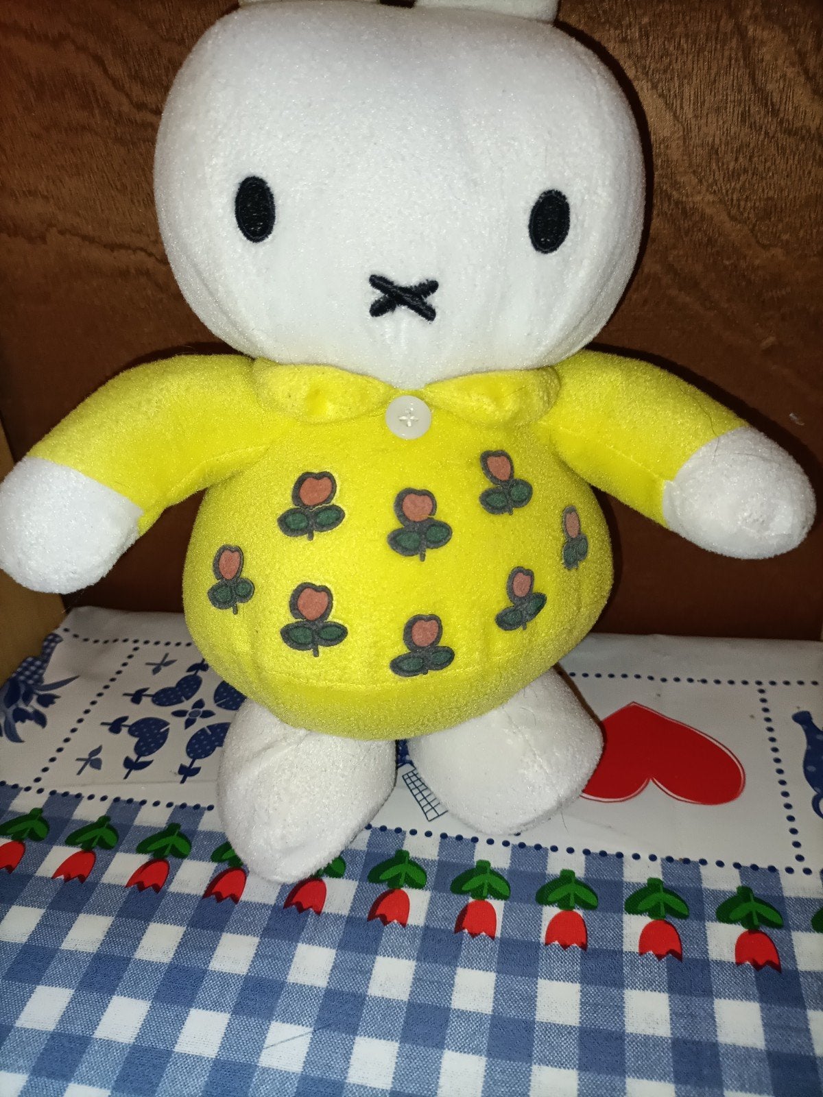 Nijntje knuffel gele trui met tulpen 29 cm groot, Ophalen of Verzenden, Zo goed als nieuw, Konijn