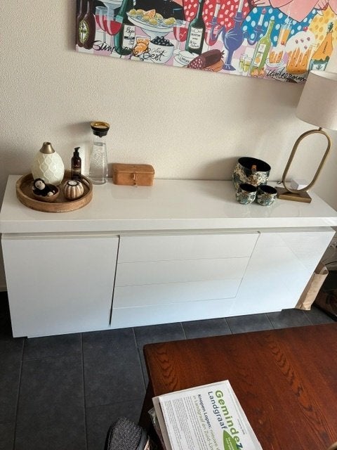 Wit hoogglans dressoir, Ophalen, Kunststof, Gebruikt, Met deur(en)