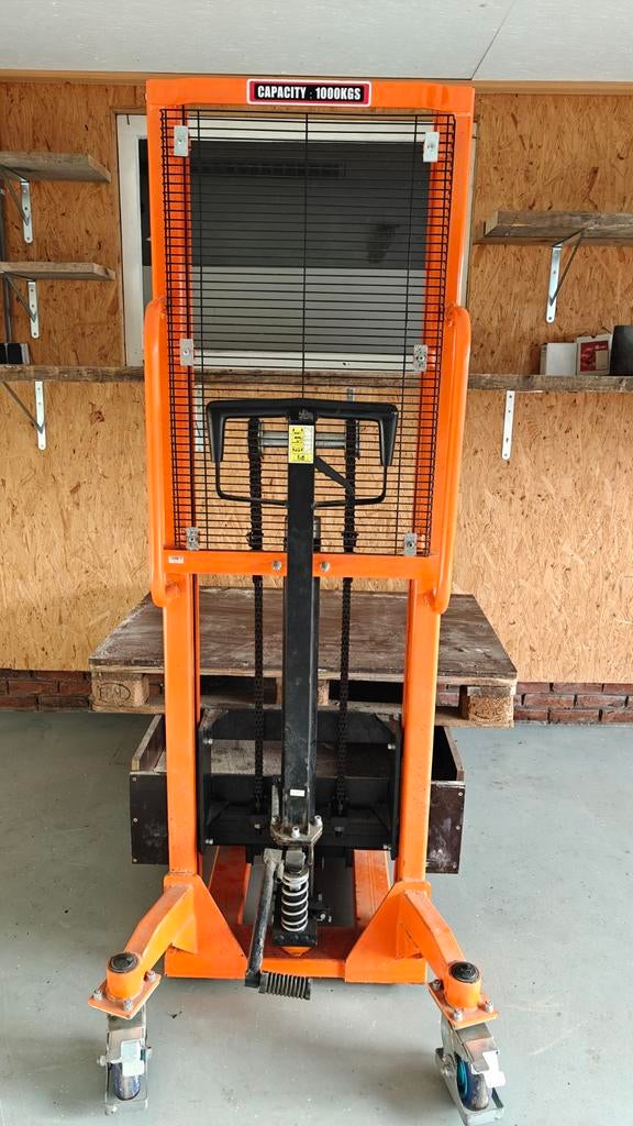 Palletlift - REMA - 1000 kg - Zo goed als nieuw, Zakelijke goederen, Machines en Bouw | Heftrucks en Intern transport, Ophalen