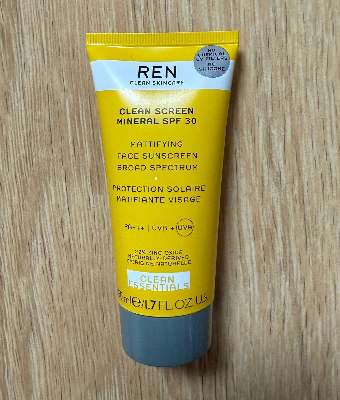 Ren Clean Screen Mineral Spf30 nieuw gesealed, Ophalen of Verzenden, Nieuw, Gehele gezicht, Overige typen