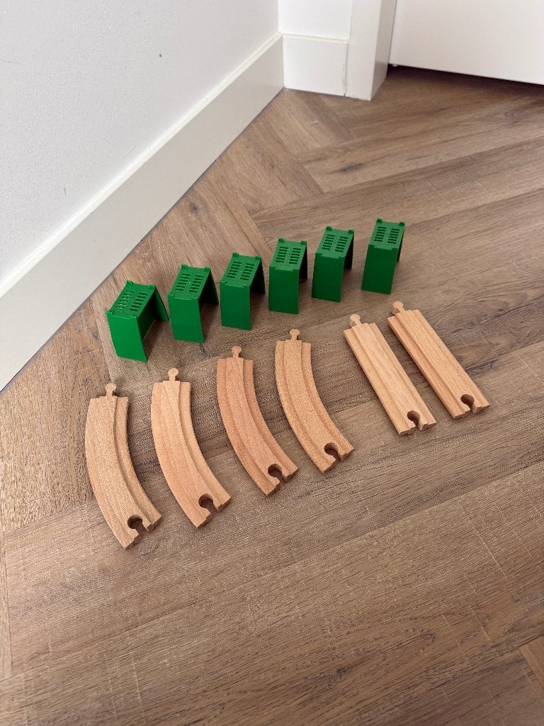 ZGAN 12x Brio houten trein monorail uitbreidings set 33304, Ophalen of Verzenden, Zo goed als nieuw