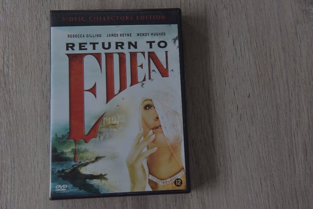 RETURN TO EDEN - 3DVDbox Collectors Edition, Cd's en Dvd's, Dvd's | Tv en Series, Engels, Verzenden, Nederlands, Zo goed als nieuw