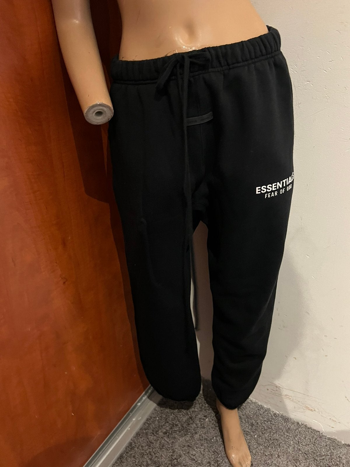 Essentials joggingbroek maat m origineel zgan, Maat 38/40 (M), Zwart, Overige typen, Ophalen of Verzenden