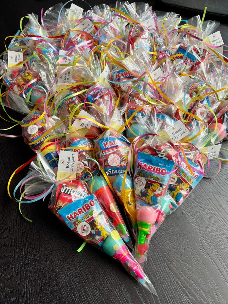 Complete traktatie met speeltje en persoonlijk kaartje, Ophalen of Verzenden, Nieuw, Feestartikel, Verjaardag