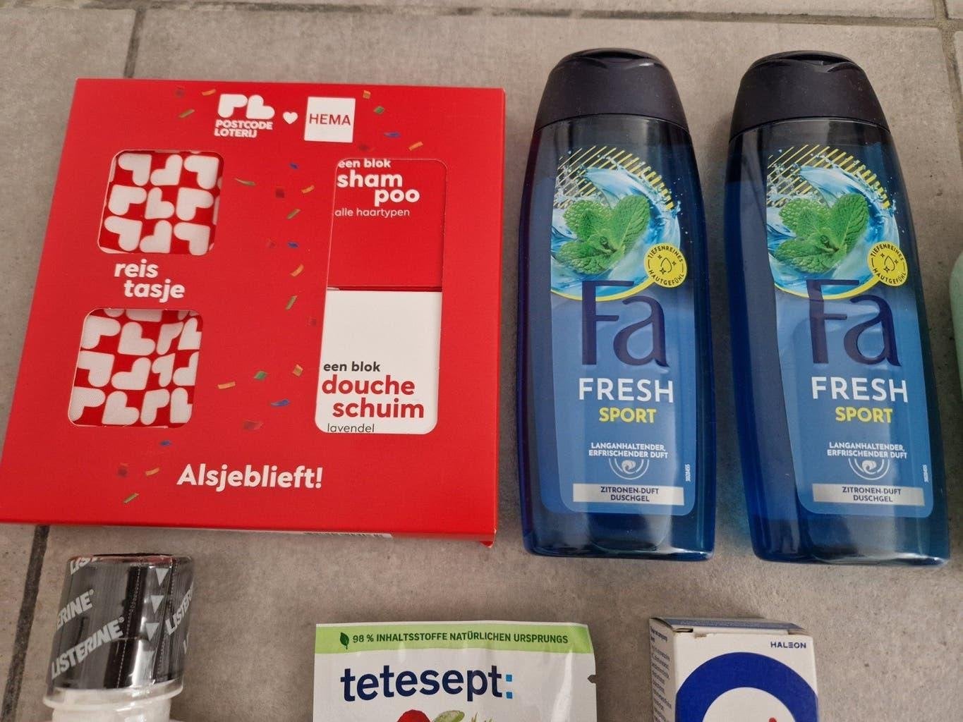 Pakketje cosmetische producten. Nieuw., Ophalen of Verzenden, Nieuw, Bad & Douche