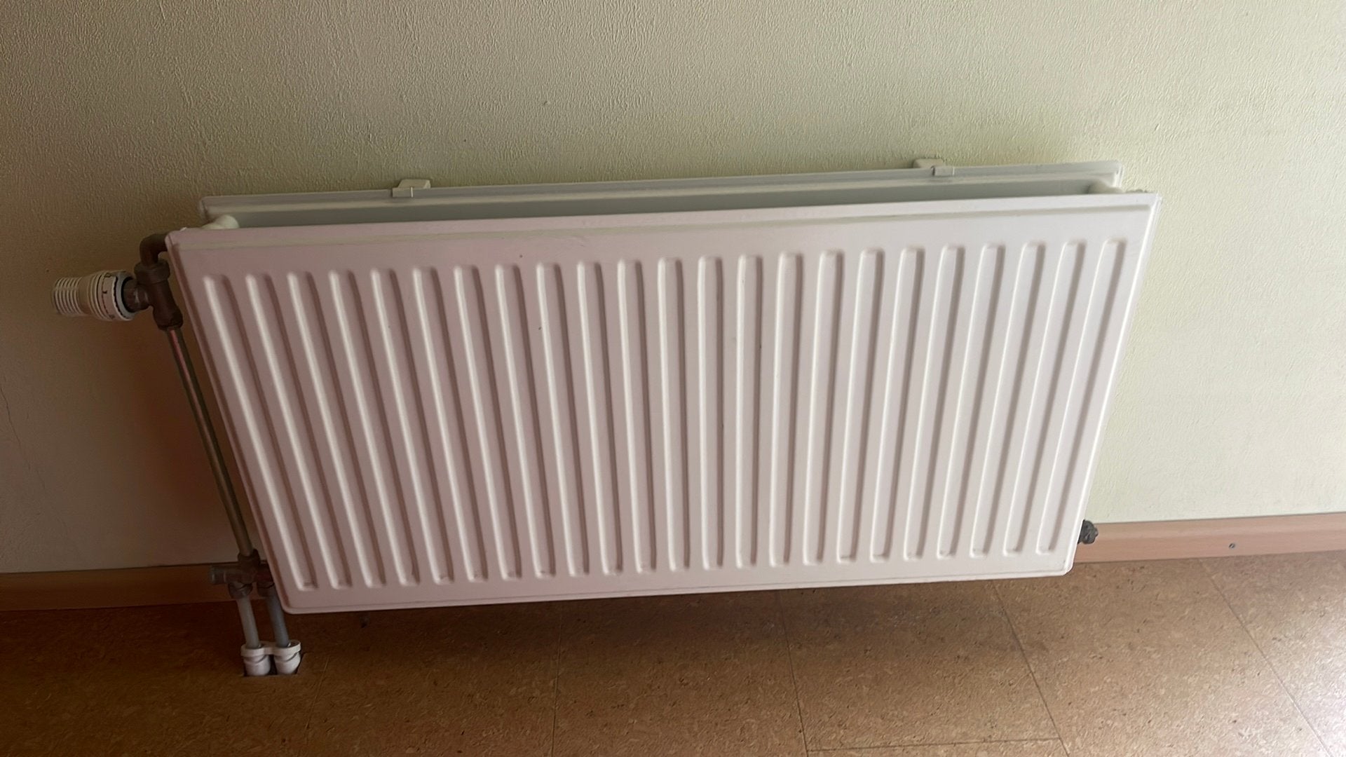 Witte radiator met thermostaatknop, Ophalen, 30 tot 80 cm, Radiator, 60 tot 150 cm
