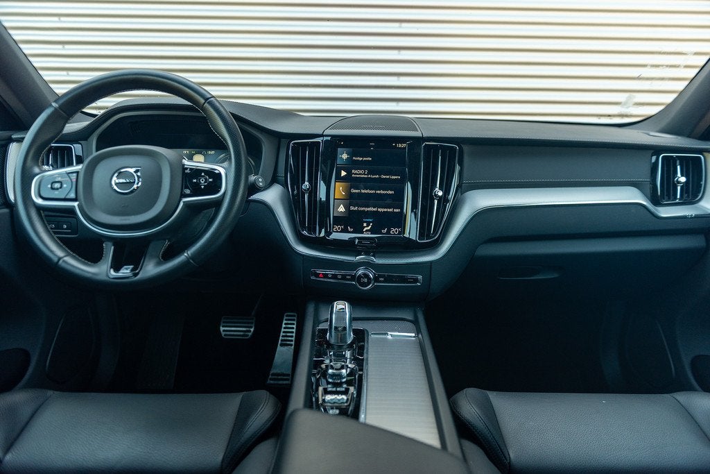 Volvo XC60 T8 Aut. R-Design 360camera Stoelverwarming 390pk, Automaat, Gebruikt, Zwart, 4 cilinders