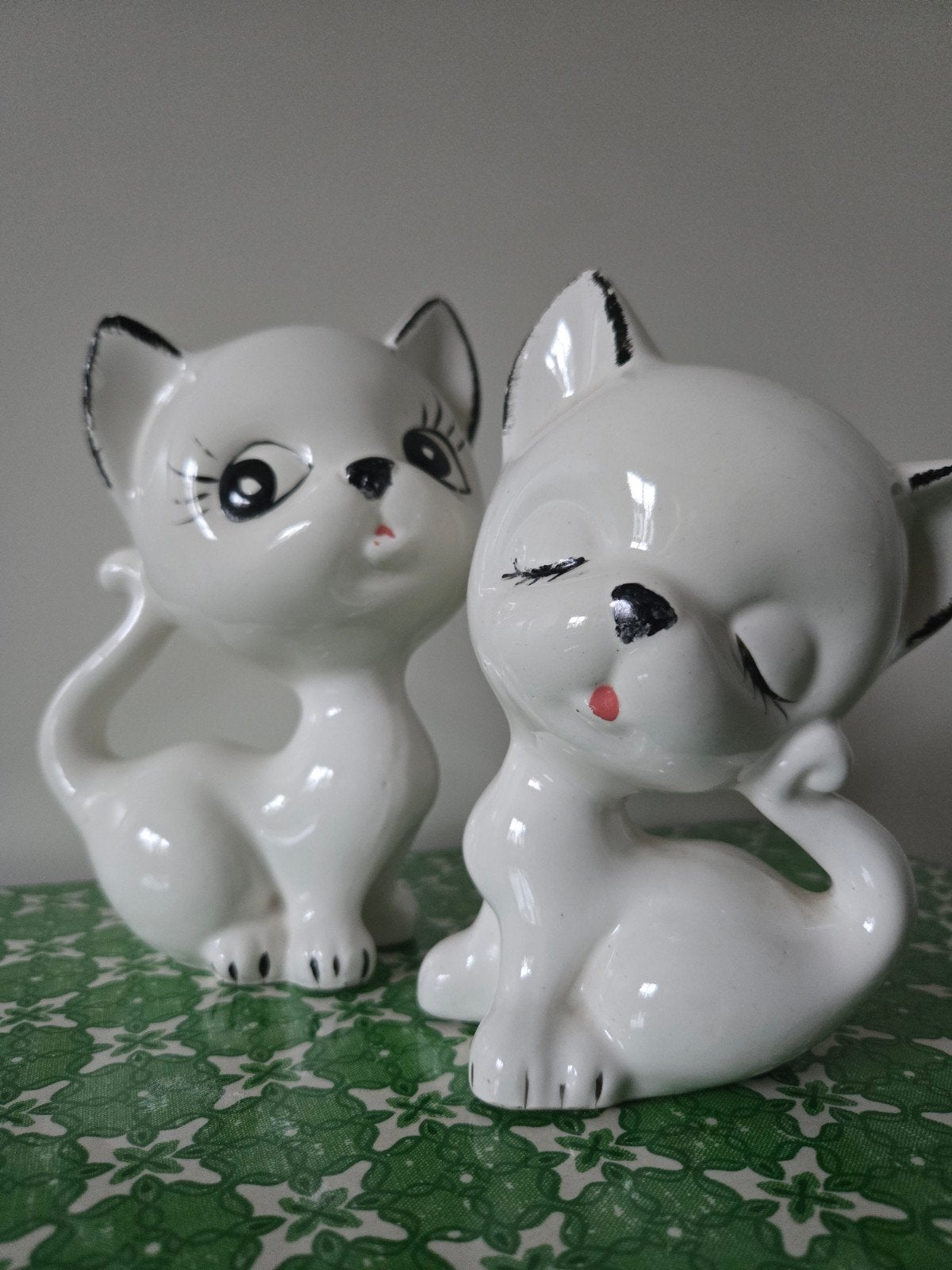 2 Schattige Vintage Kattenbeeldjes - 17cm hoog, Antiek en Kunst, Ophalen of Verzenden
