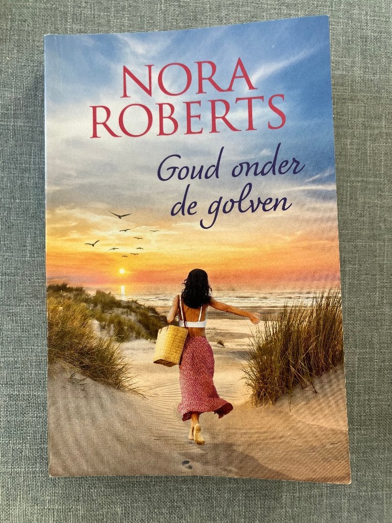 Goud onder de golven – Nora Roberts, Ophalen of Verzenden, Gelezen, Nora Roberts