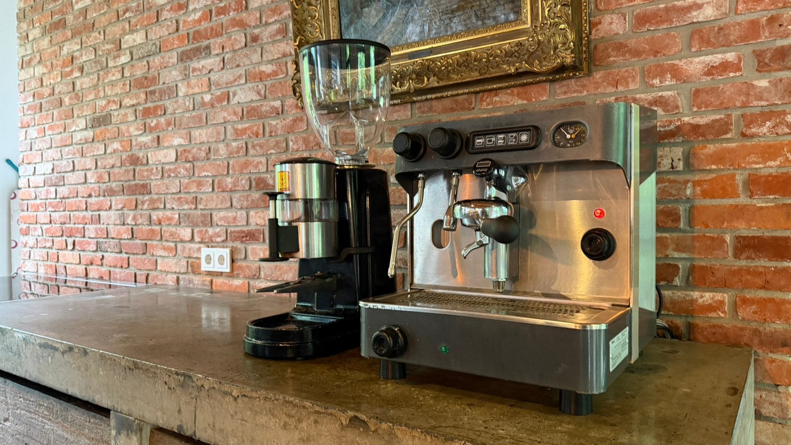 Koffiemachine VFA Elite Espresso 1 Groep 220V met Grinder, Gebruikt, Espresso apparaat, 10 kopjes of meer, Koffiebonen