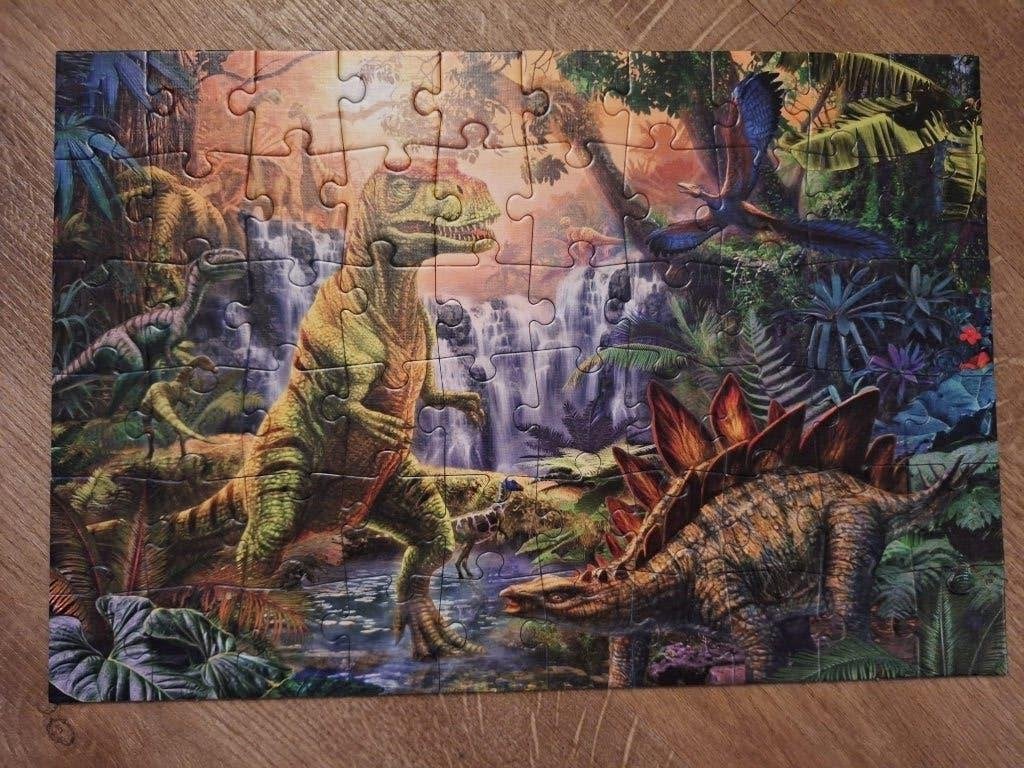dinosaurus trio puzzel in koffertje, Ophalen, Meer dan 50 stukjes, Gebruikt, 6 jaar of ouder