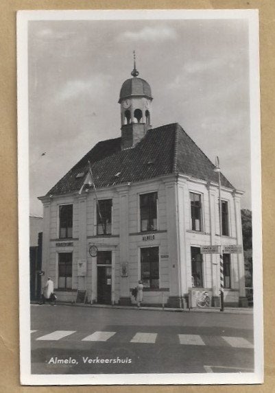 Almelo, Verkeershuis - Zwart-wit foto, Ophalen of Verzenden, 1940 tot 1960, Gelopen, Overijssel