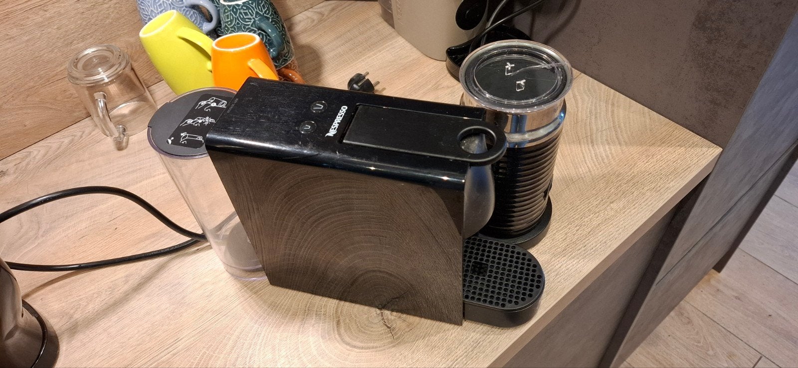 Nespresso Krups koffiezetapparaat met melkopschuimer, Espresso apparaat, Ophalen of Verzenden, Zo goed als nieuw, 1 kopje