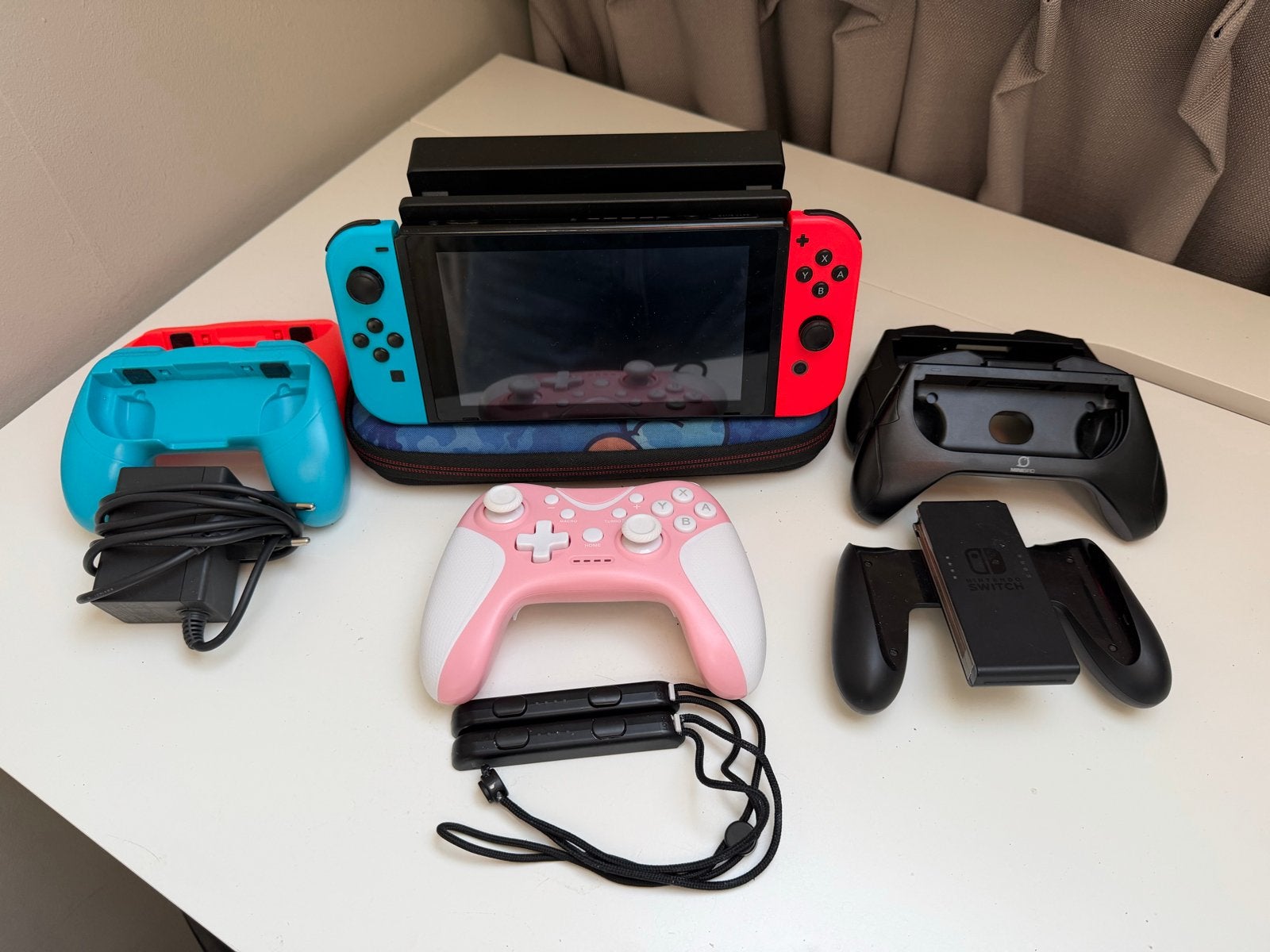 Nintendo Switch (2019 Upgrade) met extra controllers, Ophalen of Verzenden, Zo goed als nieuw, Met 3 controllers of meer, Switch 2019 Upgrade