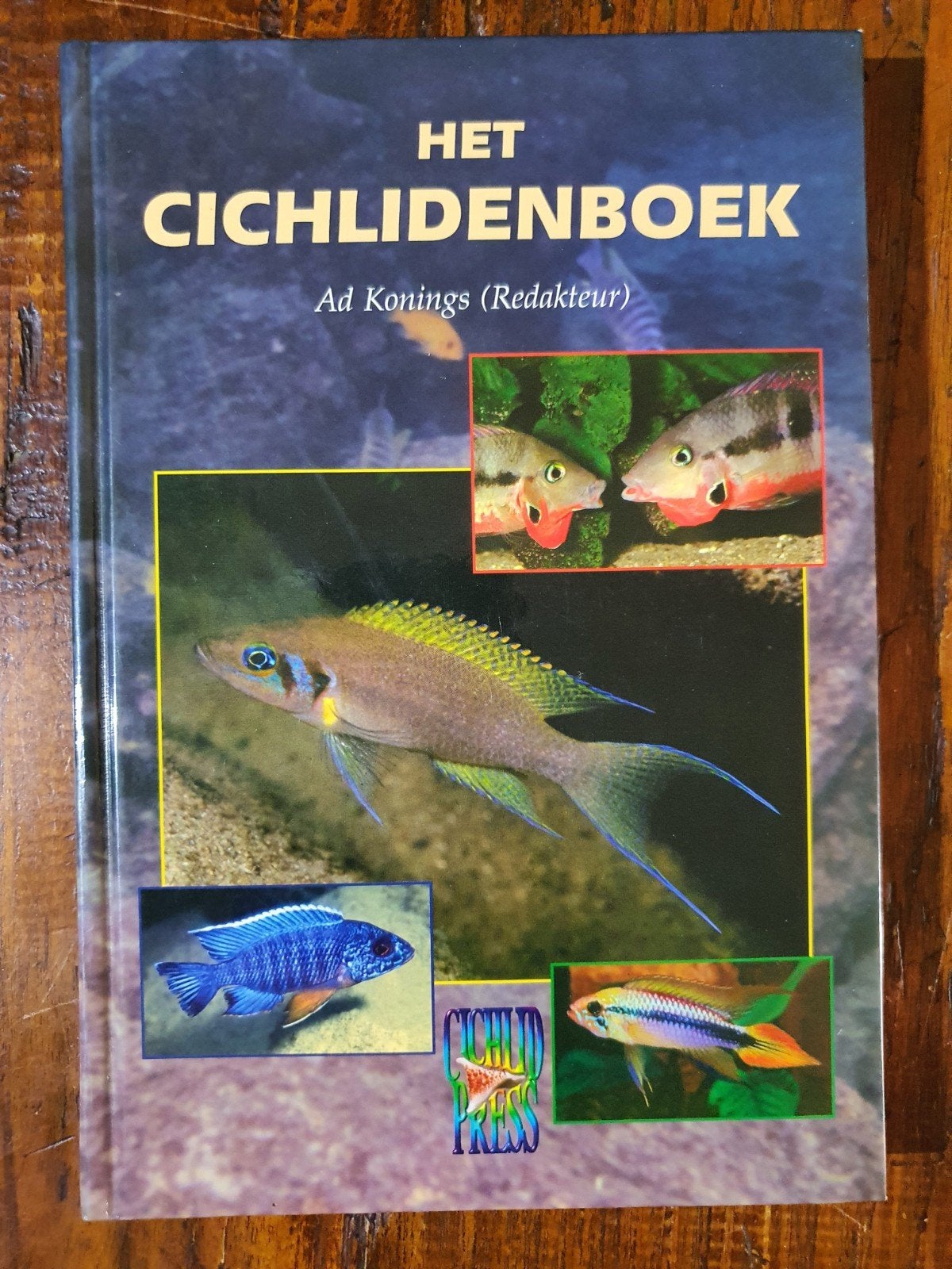 Het cichliden boek. Ad Konings. 2e oplage., Ophalen of Verzenden, Zo goed als nieuw, Honden