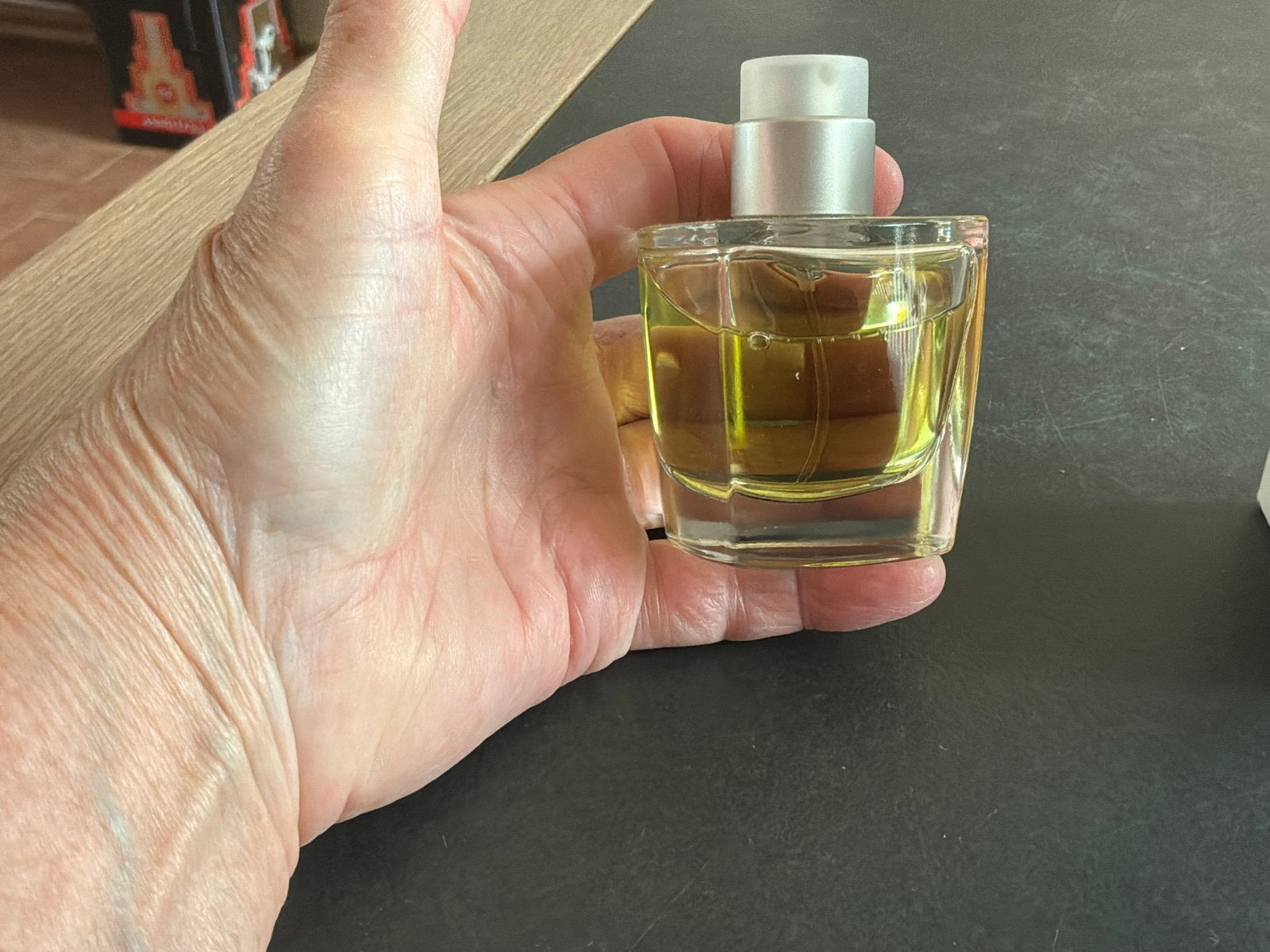 Isabella Rossellini Manifesto Eau de Toilette 50ml zeldzaam, Ophalen of Verzenden, Zo goed als nieuw