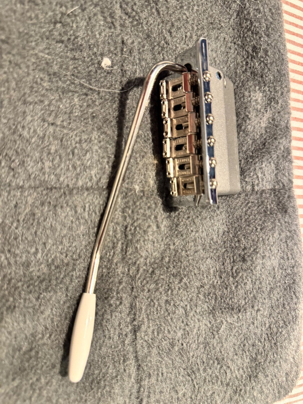 Foto 3 van New Fender deluxe strat 2-point bridge with tremelo
