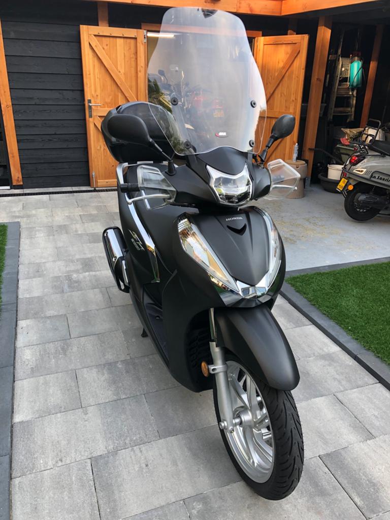 Honda SH300i ABS - Zeer nette staat, weinig kilometers, Motoren, Particulier, Minimaal motorrijbewijs A2, Automaat, 1 cilinder
