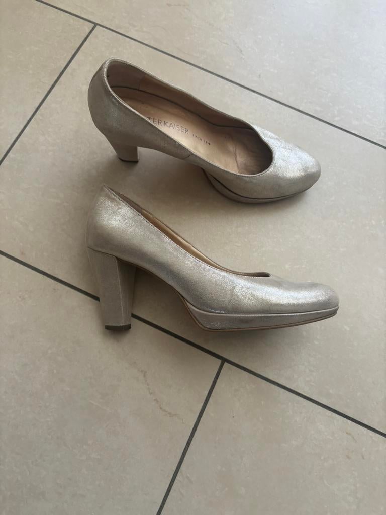 Nieuwstaat goud leer pumps Peter Kaiser maat 37, Ophalen of Verzenden, Zo goed als nieuw, Overige kleuren