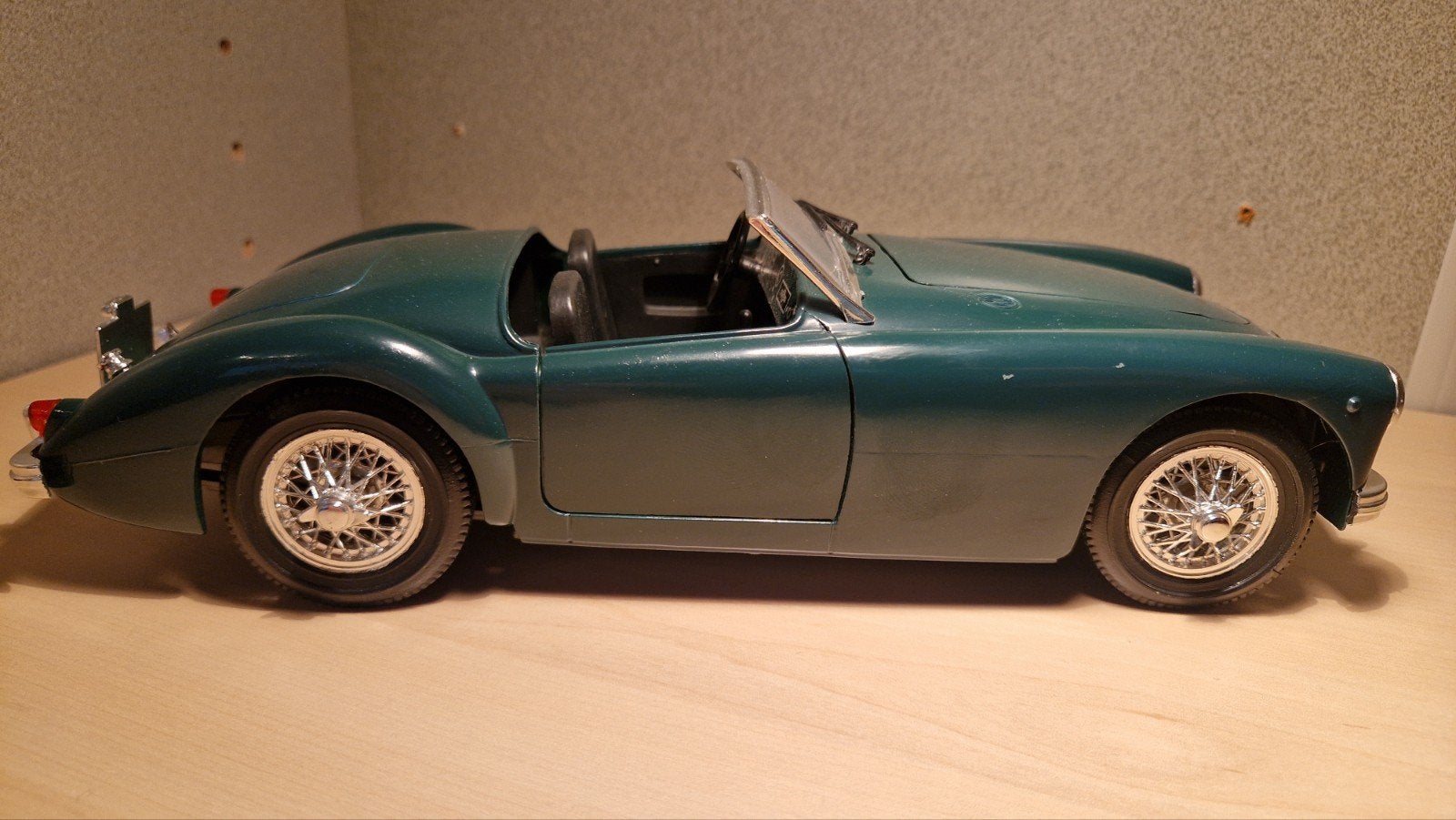 MGA Twin-Cam Schaalmodel - Groen (Polistil), Ophalen of Verzenden, Gebruikt, Overige typen